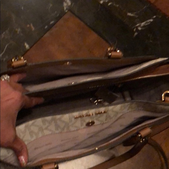 Michael Kors large convertible tote - Picture 7 of 8